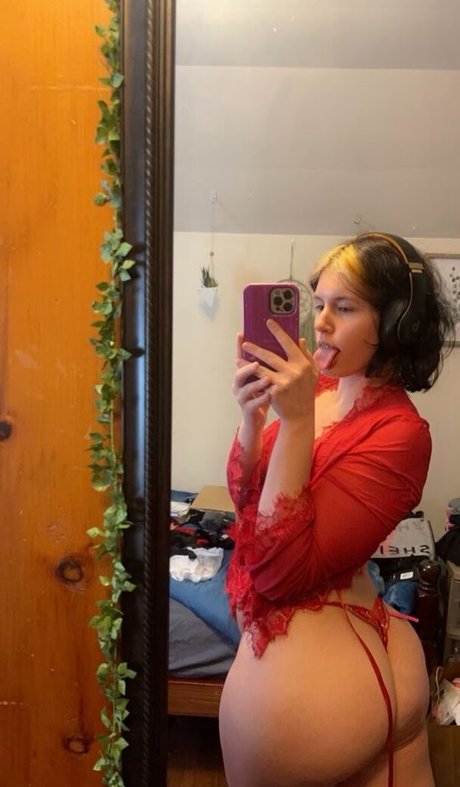 Alasti lekkinud OnlyFans-i pilt Sierraaa03