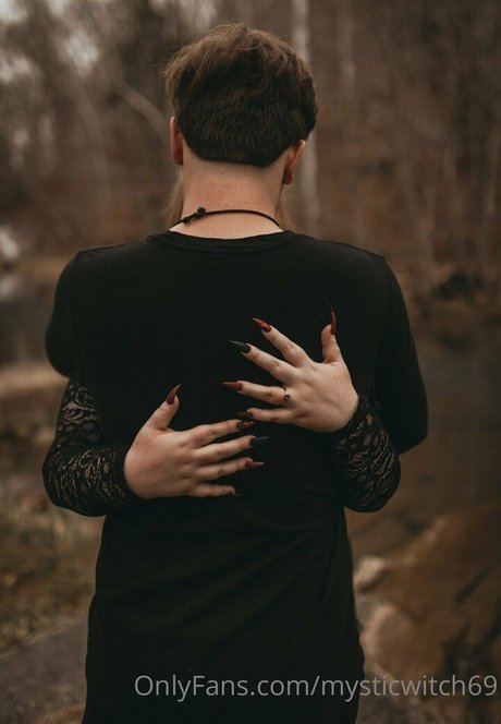 Nagie wyciekłe zdjęcie OnlyFans od Mysticwitch69