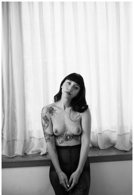 Foto di nudo di fuga di OnlyFans di Asami Suicide