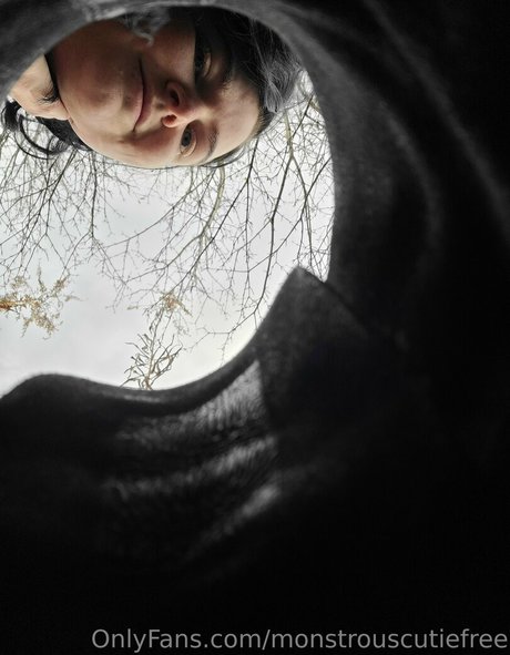 Foto desnuda filtrada de OnlyFans de Monstrouscutiefree
