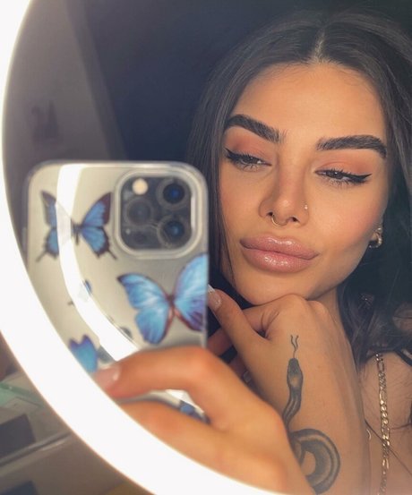 Nacktes geleaktes OnlyFans-Foto von Foreignbabie