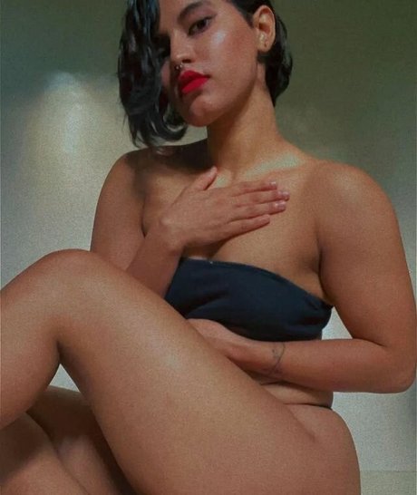 Naakte gelekte OnlyFans-foto van Lisa Dsouza