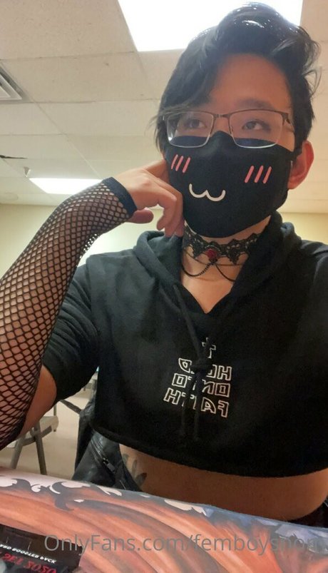 Femboysnom naked leaks OnlyFans pic