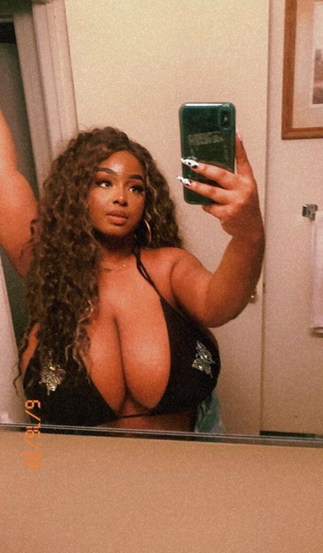 Foto di nudo di fuga di OnlyFans di Milkmami89