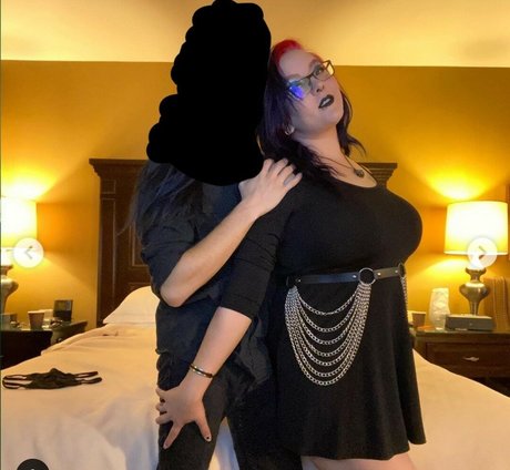 Lyraenium naked leaks OnlyFans pic