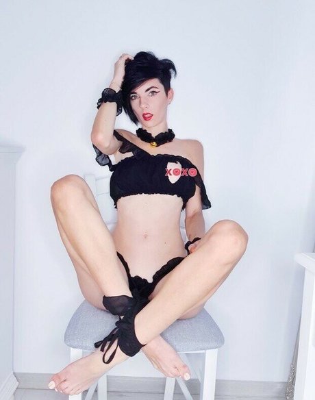 Naakte gelekte OnlyFans-foto van Bellasabini