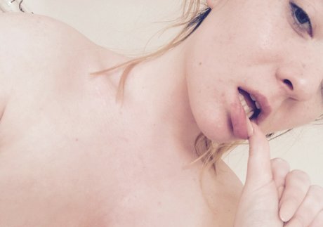 Alaston vuotanut OnlyFans-kuva Sophielmama