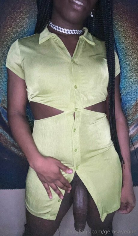 Naakte gelekte OnlyFans-foto van Gemsavenue