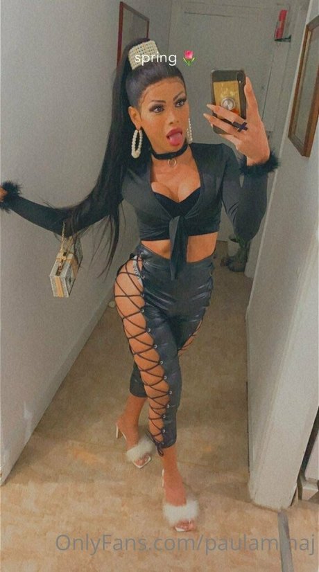 Naakte gelekte OnlyFans-foto van Paulaminaj