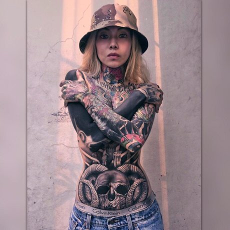 Alasti lekkinud OnlyFans-i pilt Angelie Pench