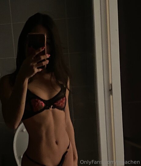 Naken läckt OnlyFans-bild av Myachen