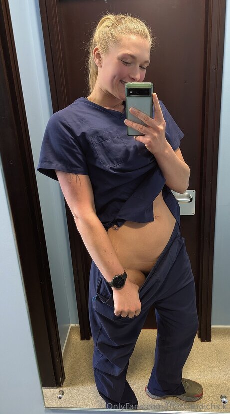 Foto di nudo di fuga di OnlyFans di Thescandichick