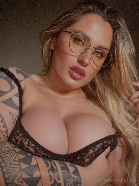 Curvyalyfree naked leaks OnlyFans pic
