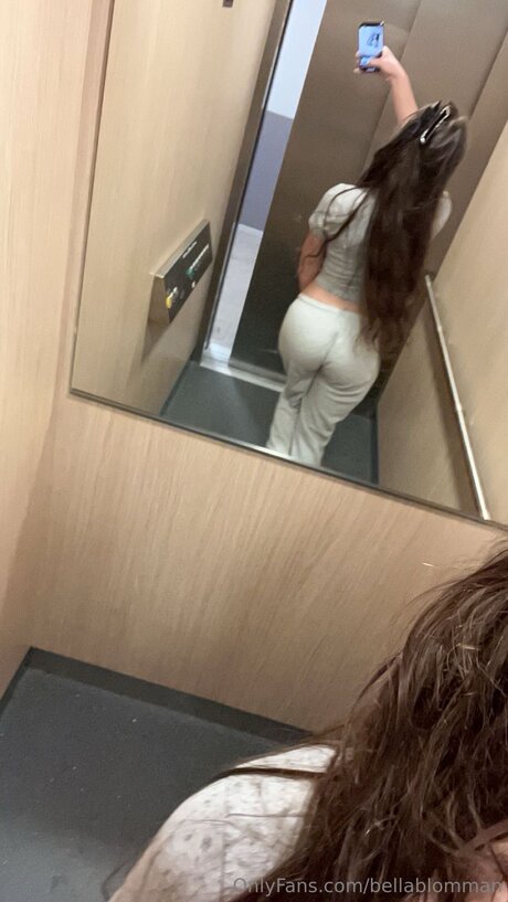 Naakte gelekte OnlyFans-foto van Bellablomman