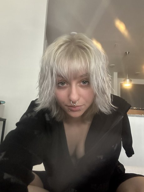 Alaston vuotanut OnlyFans-kuva Kuromi