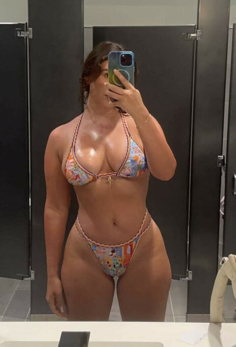 Nacktes geleaktes OnlyFans-Foto von Catherine Mcbroom