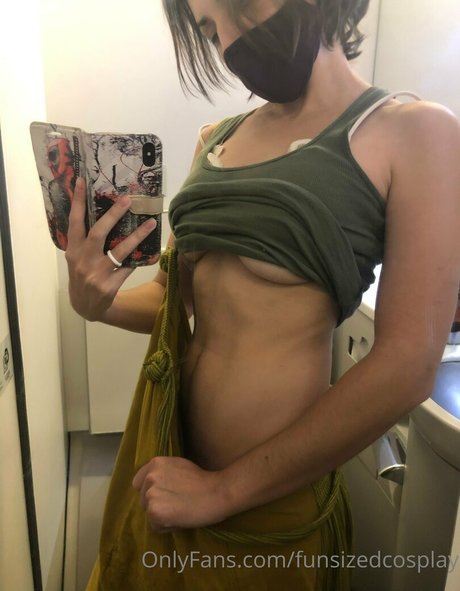 Foto nua vazada do OnlyFans de Funsizedcosplay