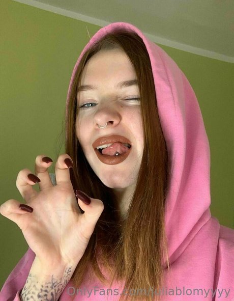 Alaston vuotanut OnlyFans-kuva Juliablomyyyy