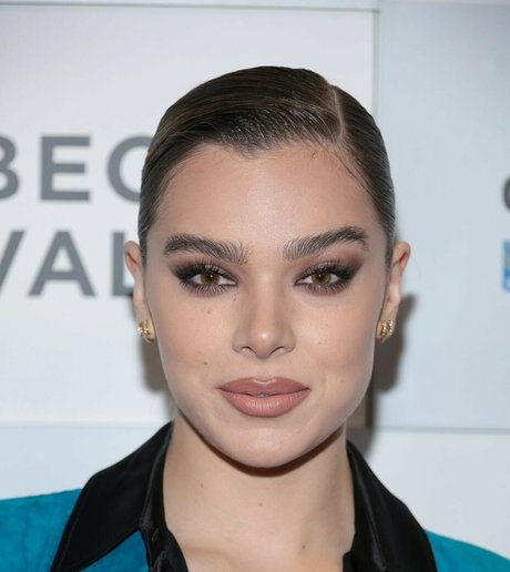 Hailee Steinfeld naked leaks OnlyFans pic