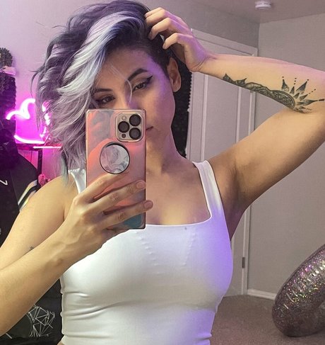 Luna Bloom naked leaks OnlyFans pic