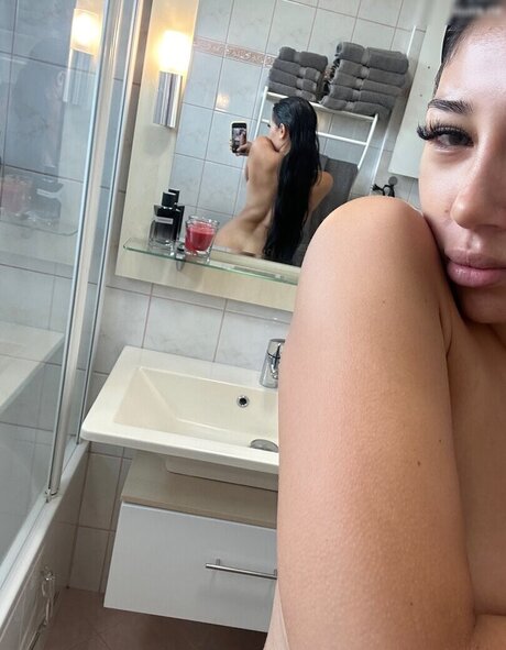 Обнаженная фотография утечки OnlyFans от Tryaz