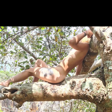 Fae OnlyFansリークヌード写真