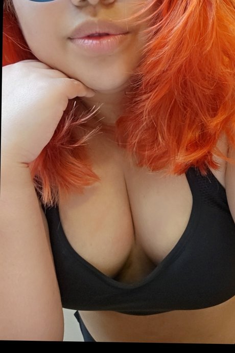 Naakte gelekte OnlyFans-foto van Mimi