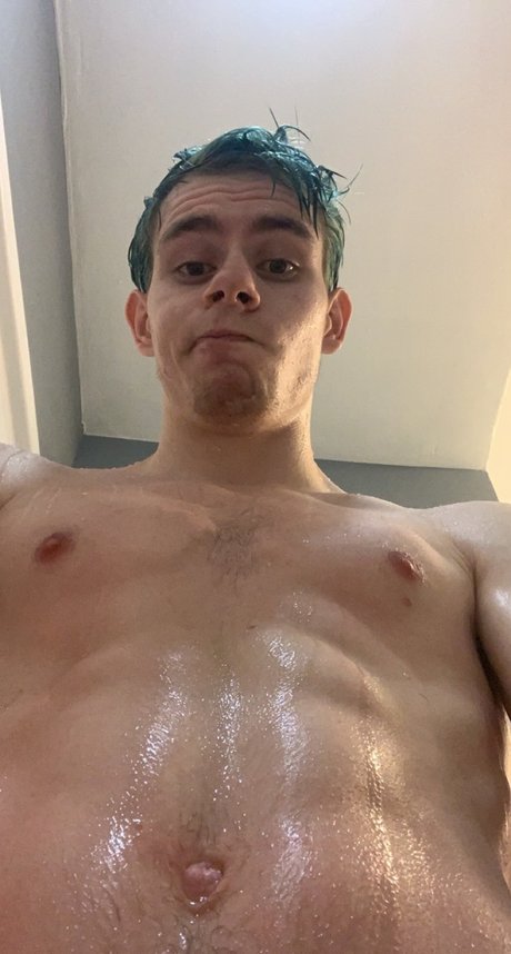 Alasti lekkinud OnlyFans-i pilt J