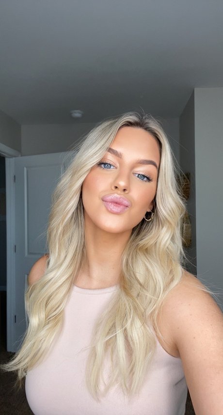 Sandy naked leaks OnlyFans pic