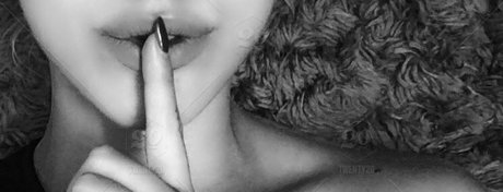 Naken läckt OnlyFans-bild av  