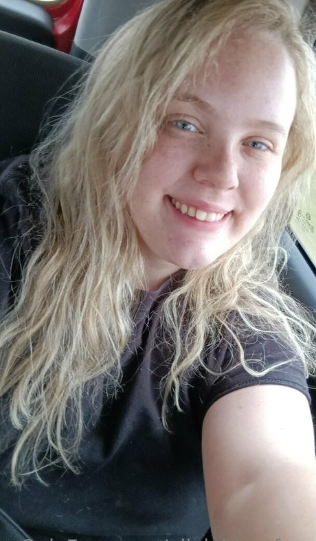 Alasti lekkinud OnlyFans-i pilt Oliviabluntfree