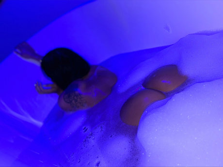 Nacktes geleaktes OnlyFans-Foto von Olivia Kiss