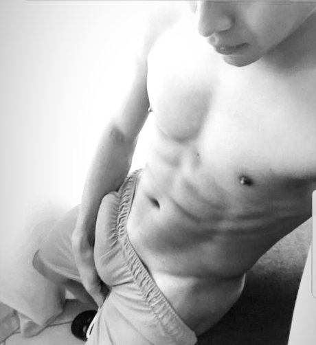 Alasti lekkinud OnlyFans-i pilt Clark