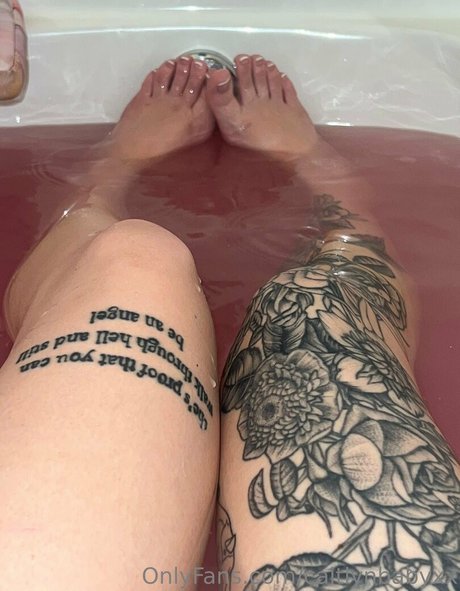 Foto di nudo di fuga di OnlyFans di Caitlynbabyxx