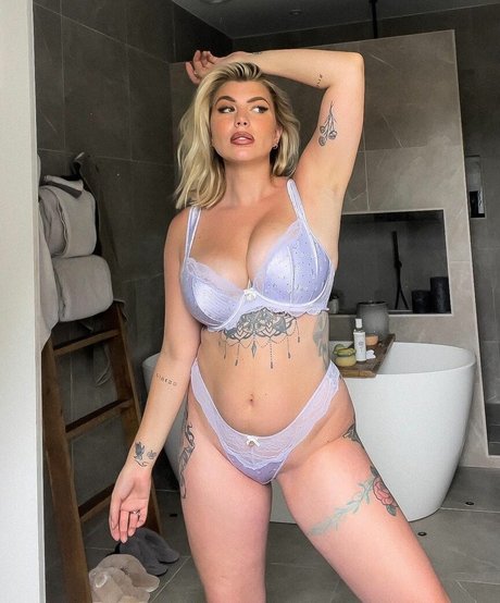 Alaston vuotanut OnlyFans-kuva Olivia Buckland