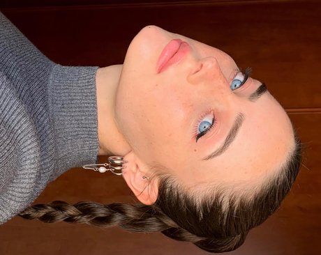 Alasti lekkinud OnlyFans-i pilt Effy Palarya