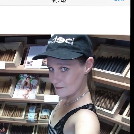 Alaston vuotanut OnlyFans-kuva Nifty Granny