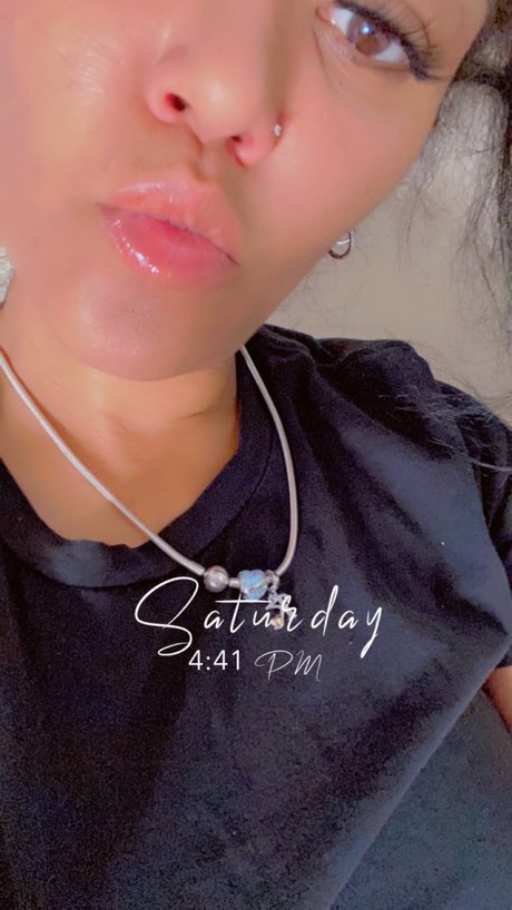 Nacktes geleaktes OnlyFans-Foto von Mshoneydip