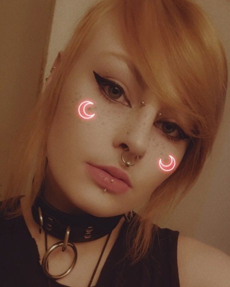 Alasti lekkinud OnlyFans-i pilt Necro