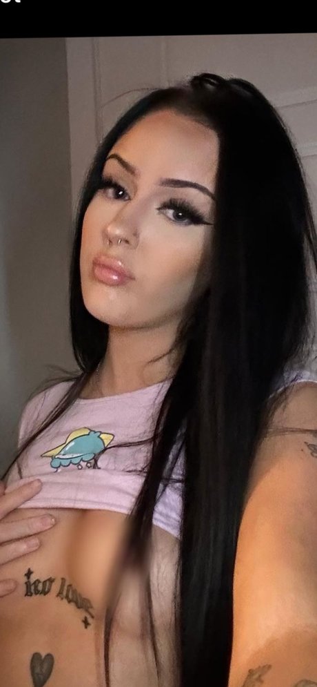 Alasti lekkinud OnlyFans-i pilt Mollyyyy