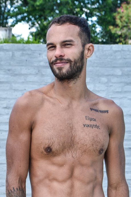 Alasti lekkinud OnlyFans-i pilt Avrajam