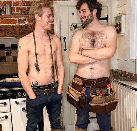 Обнаженная фотография утечки OnlyFans от The Hermits