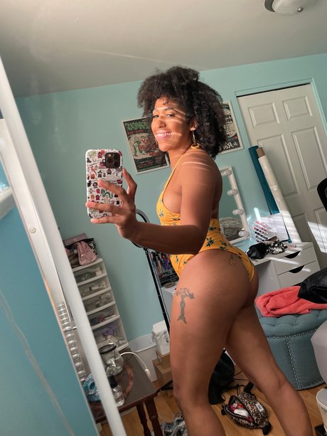 Foto di nudo di fuga di OnlyFans di Marti Belle