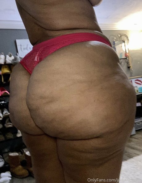 Alasti lekkinud OnlyFans-i pilt Judy The Great