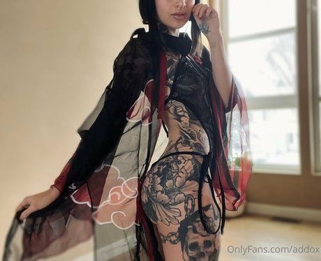 Alasti lekkinud OnlyFans-i pilt Addox