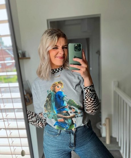 Nagie wyciekłe zdjęcie OnlyFans od Emmalition