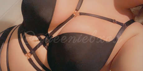 Naakte gelekte OnlyFans-foto van Queeniebfree