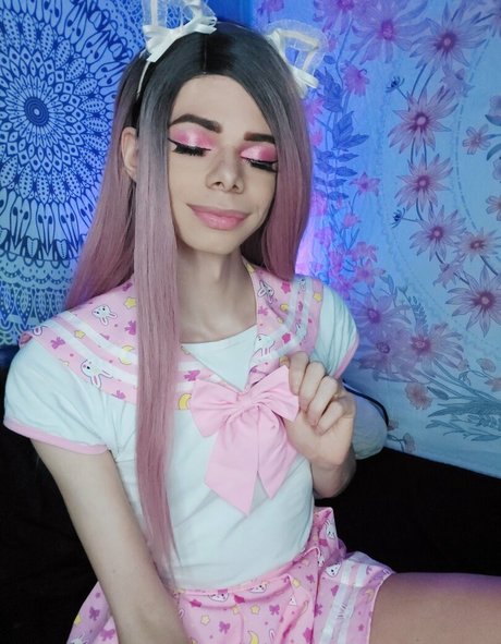 Alasti lekkinud OnlyFans-i pilt Florajinora