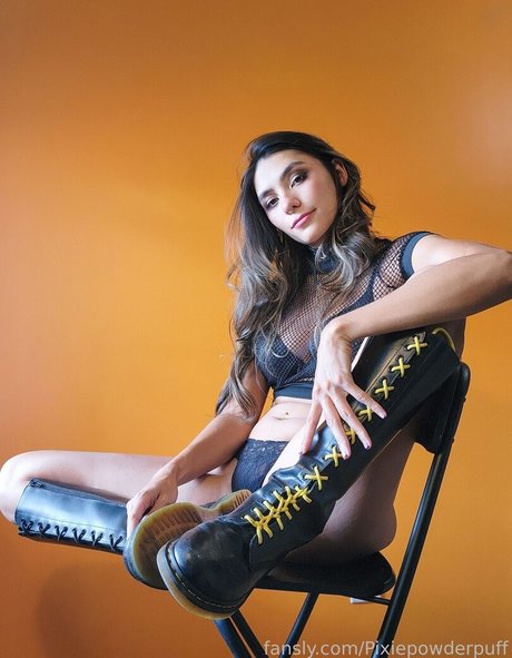 Naken läckt OnlyFans-bild av Pixiepowderpuff