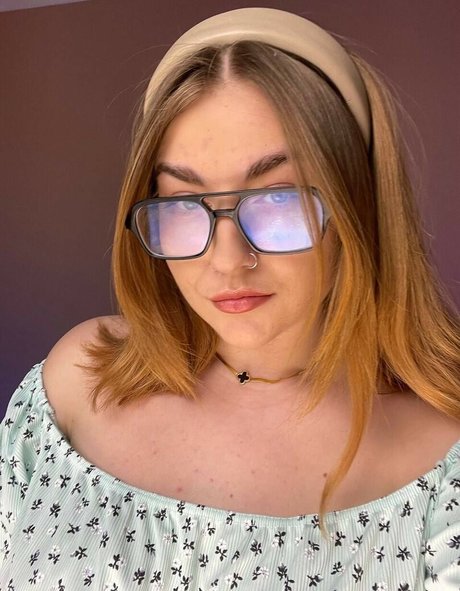 Naakte gelekte OnlyFans-foto van Felineriches